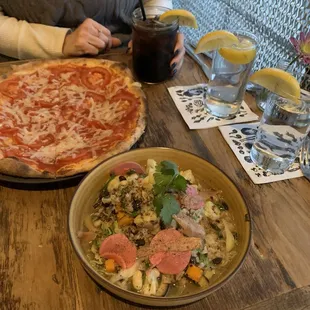 Vegan pizza and vegan grain bowl- they have a vegan menu!