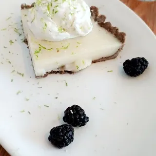 Vanilla Coconut Whipped Cream (16 oz) - Catering*