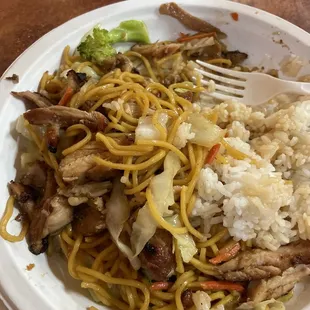 Chicken yakisoba plate