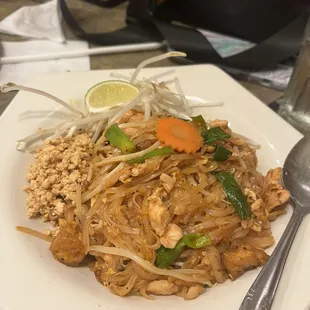 L4. Pad Thai