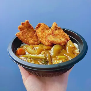 Japanese vegetable curry with onion, carrots, and broccoli. Enjoy with your choice of chicken: Karaage or Katsu.