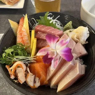 Chirashi bowl