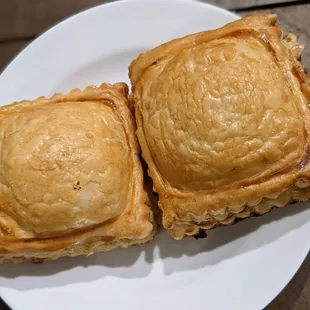 Meat puff pastry.