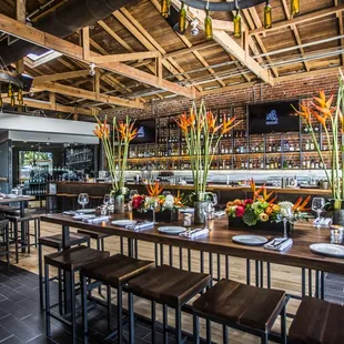 Communal tables and main bar