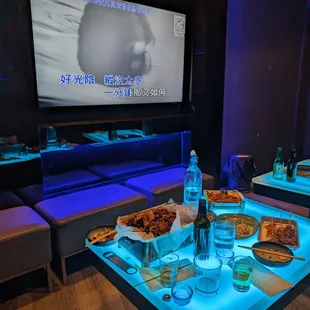 a table with pizza and drinks