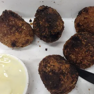 a box of fried food and a bowl of mayonnaise