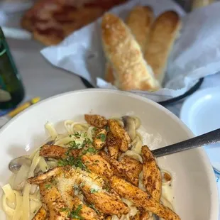 Chicken Alfredo pasta