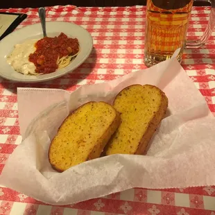 Tasty garlic bread. Hot but not too spicy.