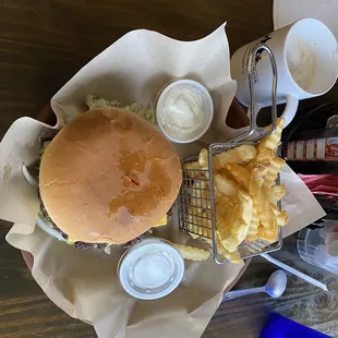 Cheeseburger meal
