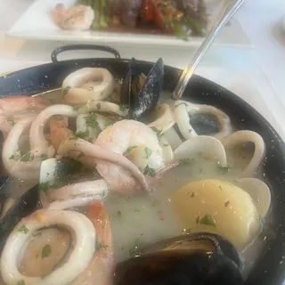 Mariscada en Salsa Verde