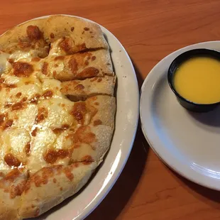 Cheesy bread with garlic butter
