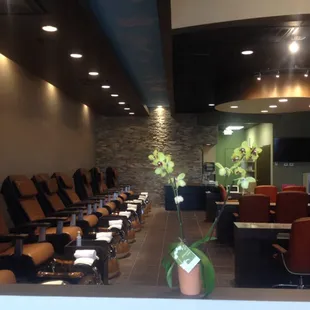 Relaxing with quiet pedicure station