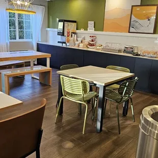 Breakfast area coffee  tea, yogurt, instant oatmeal,  juices and bagels