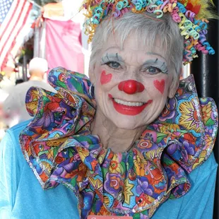 Sparkles Delight is a colorful, enthusiastic children's entertainer!