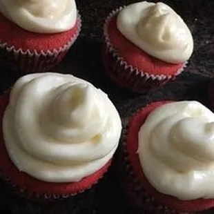 red velvet cupcakes with white frosting