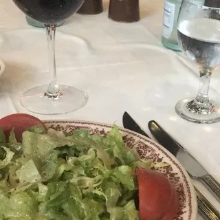 Mixed Greens with Tomato Wedges