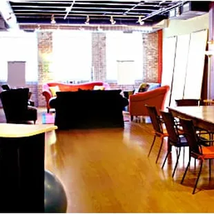 Retro Room (sits 10-50 guests)