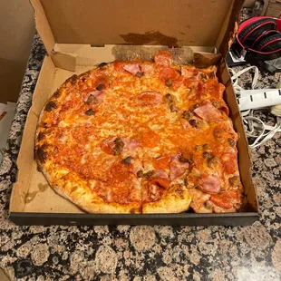 This is how I received my pizza form grub hub driver disappointed to the 10th power smh ‍ is waste of money and time