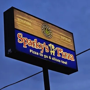 a sign for sparky's pizza