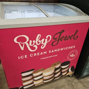 an ice cream sandwich box
