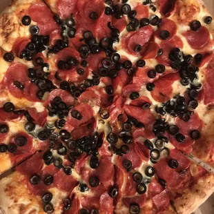 Pepperoni, black olive-giant(18") $24