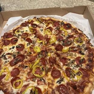 Pepp, mushroom n banana peppers  ! Yum