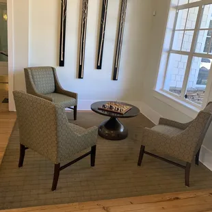 Sitting area before the bar