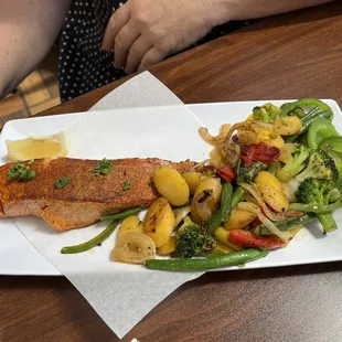 Salmón combo was excellent