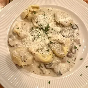 Tortellini with mushrooms