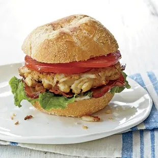 a chicken sandwich on a plate