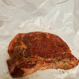1 pound bone in New Yorker...seasoned by me.  Delicious!  Big enough for 2 people plus leftovers!
