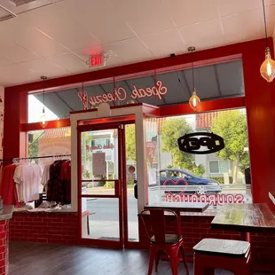 (Instagram - Deetang.la) inside