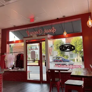 (Instagram @deetang.la) Inside