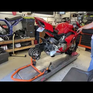 Changing the rear tire