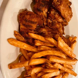 Cajun Wings with fries