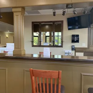 Countertop Seating with TV