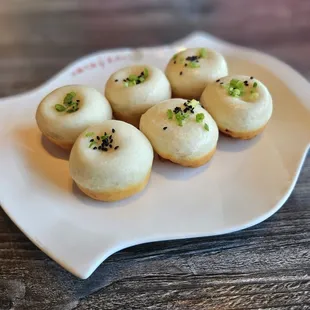 sheng jian bao / pan fried pork buns ($12.50 for 6)