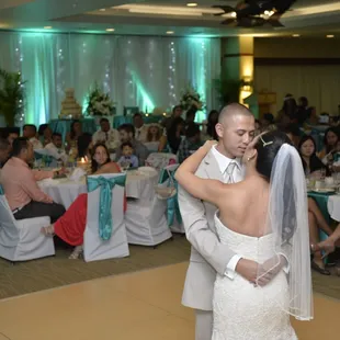 First dance between the Bride and Groom.