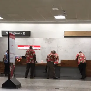 Bunch of drivers doing nothing. No else was waiting for a ride....had to wait 10-15 minutes before leaving