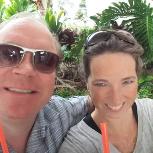 Waiting for the Speedishuttle at the Marriott Ko'Olina resort. Maitais to help prepare for proper travel...