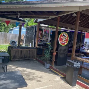 the outside of a restaurant