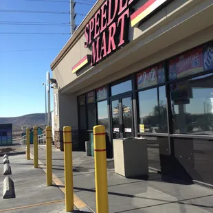  the entrance to speed mart