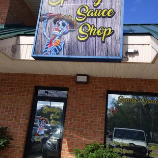 a sign for speedy's sauce shop