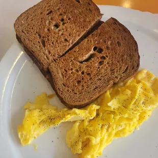 Toast &amp; scrambled eggs