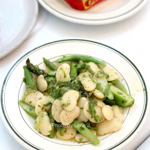 White Bean, Asparagus, Spring Onion ($8) - really tasty and spring-y dish. Slightly on the salty and oily side for me.
