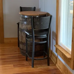 Cool barrel tables with chairs