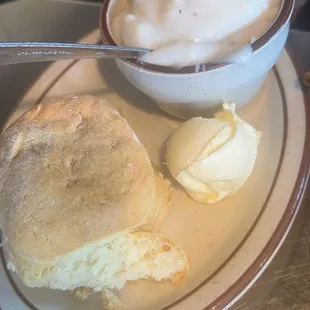 Biscuit and gravy