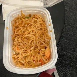 Pad thai shrimp but only one shrimp Portion bad No sauce 2/10