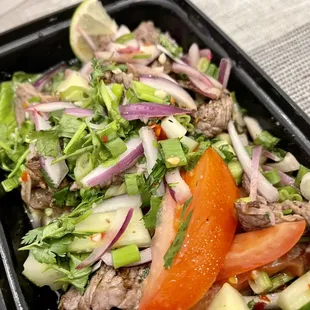 A14. Thai Spicy Beef Salad (Yum Nur) (Spicy)