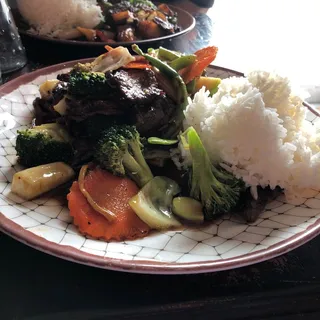 E6. Chicken Caramel Lemongrass